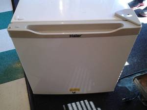 lot 38 image: Keep it Cool with the Haier Mini Fridge 