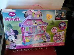 lot 43 image: Disney Minnie Magical Bow Sweet Home Toy NIB