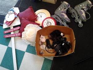 lot 46 image: Rollerblades and Winter Themed Home Decor 