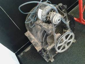 lot 104 image: Garage Shop Large Blower Fan 