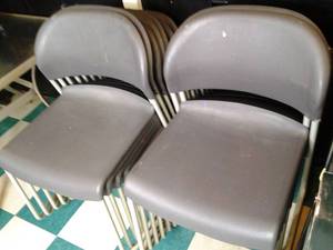lot 120 image: Set of (14) Stackable Metal Framed Plastic Chairs Lot 22