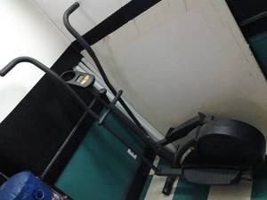 lot 135 image: Work it Out Weslo Momentum 750 Elliptical Machine 