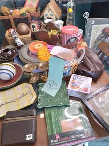 lot 80 image: Large Assortment of Unique Vintage Home Decor