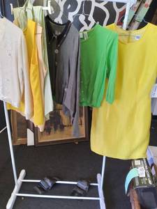 lot 90 image: Classic Vintage Womens Clothing Lot 212