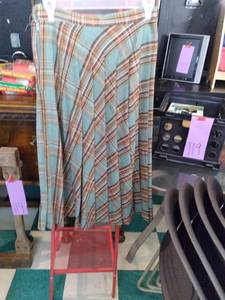 lot 100 image: Stunning Vintage Womens Clothing Lot 1212