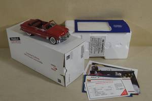 lot 6 image: Danbury Mint 1951 Ford Convertible Die Cast Car