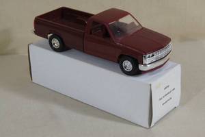 lot 9 image: ERTL 1988 Silverado C1500 125 Scale Plastic Promo Model