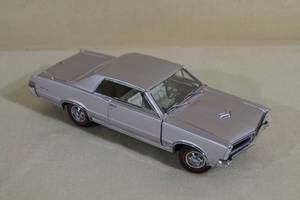 lot 17 image: Danbury Mint 1965 Pontiac GTO Die Cast Car