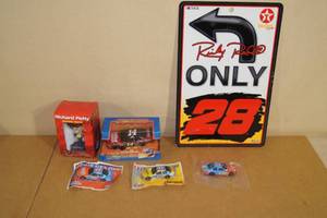 lot 28 image: Assorted NASCAR Items - Tony Stewart, Richard Petty