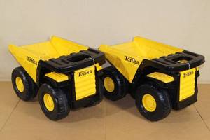 lot 44 image: 2 Large Tonka Toy Dump Trucks