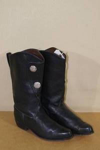 lot 48 image: Tony Lama 135 Black Leather Ladies Cowboy Boots - 7-12B
