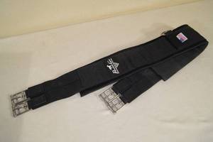 lot 56 image: Professionals Choice English Saddle Girth