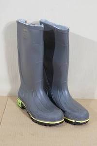 lot 79 image: Servus Size 6 Tan Rubber Boots
