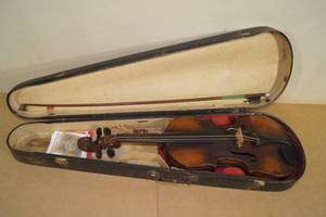 lot 114 image: Vintage Wood Violin