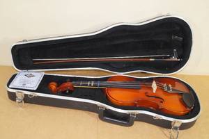 lot 115 image: Scherl & Roth R401E14 14 Viola in Hard Case