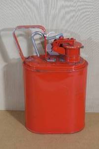 lot 122 image: 1 Gallon JustRite Metal Container