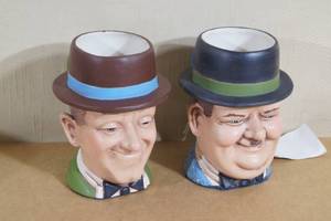 lot 124 image: Laurel and Hardy Collector Mugs