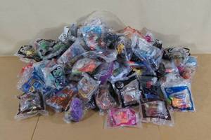 lot 128 image: Pop Culture and Movie Happy Meal Type Toys - American Idol, Nickelodeon