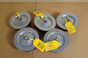 lot 143 image: 5 Econ-O-Grip Plugs