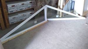 lot 89 image: Angled White Vinyl Windows (2) Thermo Tech.