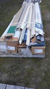lot 422 image: Vinyl siding, starter, J channel & more.