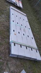 lot 425 image: 2 x 8 Metal Studs 10 ft.