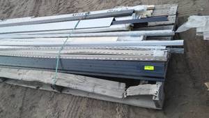 lot 447 image: Vinyl, Aluminum, Stair Rail Accessories, Level Rail.