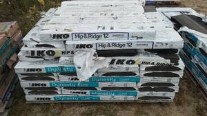 lot 146 image: IKO 28 Shingles 11  Hip and Ridge, Glacier Black