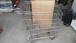 lot 621 image: Full Size Shopping Cart.