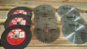 lot 546 image: Metal Cut Off Wheels  and  DeWalt