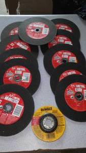 lot 565 image: 12 Grinding Wheels