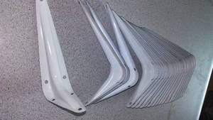 lot 570 image: L Brackets (20) White, 4 x 6