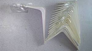 lot 571 image: L Brackets (18) Off White, 4 x 6