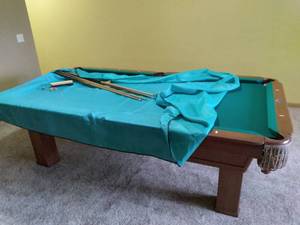 lot 1 image: Extremely Beautiful Slate Top High Line Billiards Pool Table with Accessories