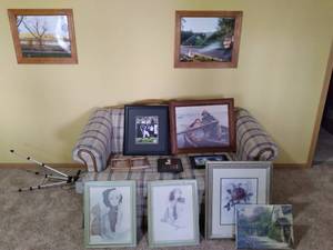 lot 5 image: NFL MN Vikings #4 Brett Favre Framed Print and Other Home Decor 
