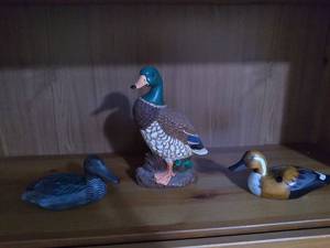 lot 13 image: Quack quack quack Set of (3) Hand Painted Ceramic and Wooden Duck Figurine Decor 
