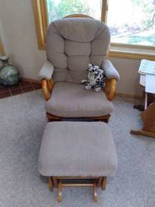 lot 31 image: Beautiful Glider  Rocker and Matching Ottoman Honey Tone Wood and Neutral