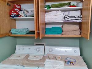 lot 41 image: Everything Bathroom Towels, Washcloths, and Decor