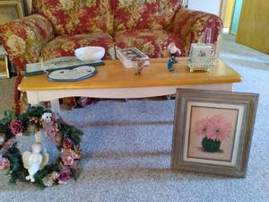 lot 55 image: Rustic Wood Entry Bench and Tons of Decor Floral Wreath, Wall Art, Etc. 