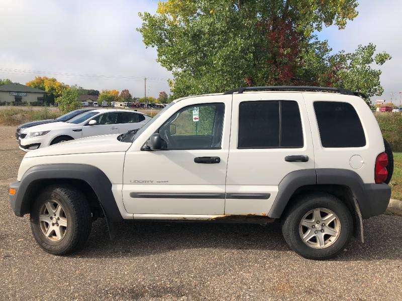 lot 19 image: 2003 Jeep Liberty Sport