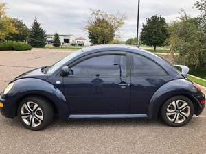 lot 8 image: 2000 Volkswagen New Beetle GL