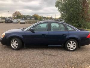 lot 24 image: 2006 Ford Five Hundred SE