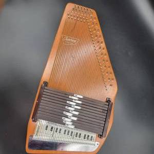 lot 72 image: Vintage Autoharp by Oscar Schmidt with CaseWe Ship Nationwide