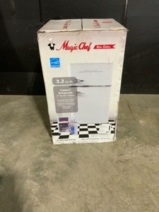 lot 38 image: Magic Chef Retro 3.2 Cu. Ft. 2 Door Mini Fridge in White. See Pictures