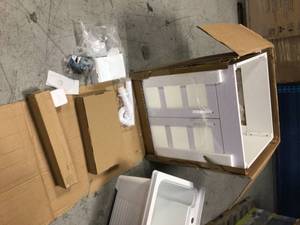 Lot of 3 Bathroom Items Customer Returns See Pictures