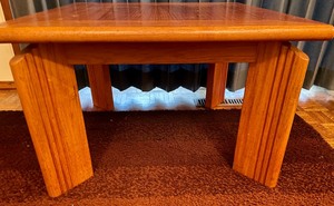lot 58 image: Excellent Vintage End Table
