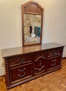 lot 52 image: Dixie 9 Drawer Dresser with Mirror