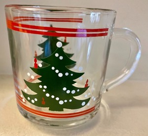 lot 93 image: 24 Clear Glass Holiday Mugs