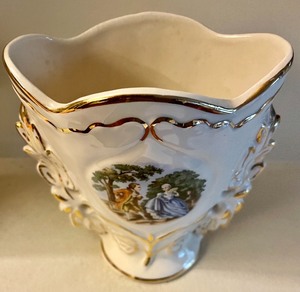 lot 89 image: Classy Vintage Vase
