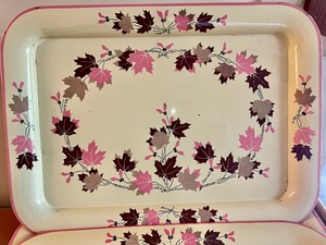 lot 85 image: 12 Cute Vintage Trays